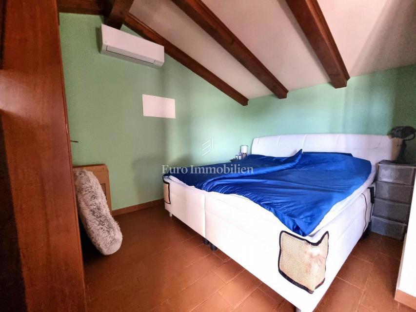 Kamnita hiša z bazenom in wellnessom pri Poreču