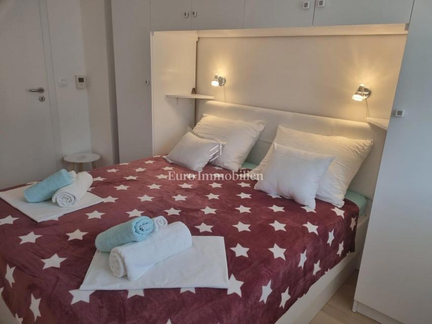 Senj, Stanovanje blizu morja z ložo in parkiriščem