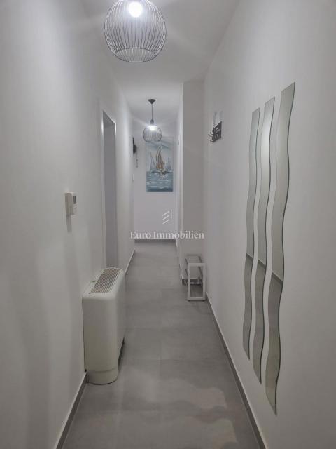 Senj, Stanovanje blizu morja z ložo in parkiriščem