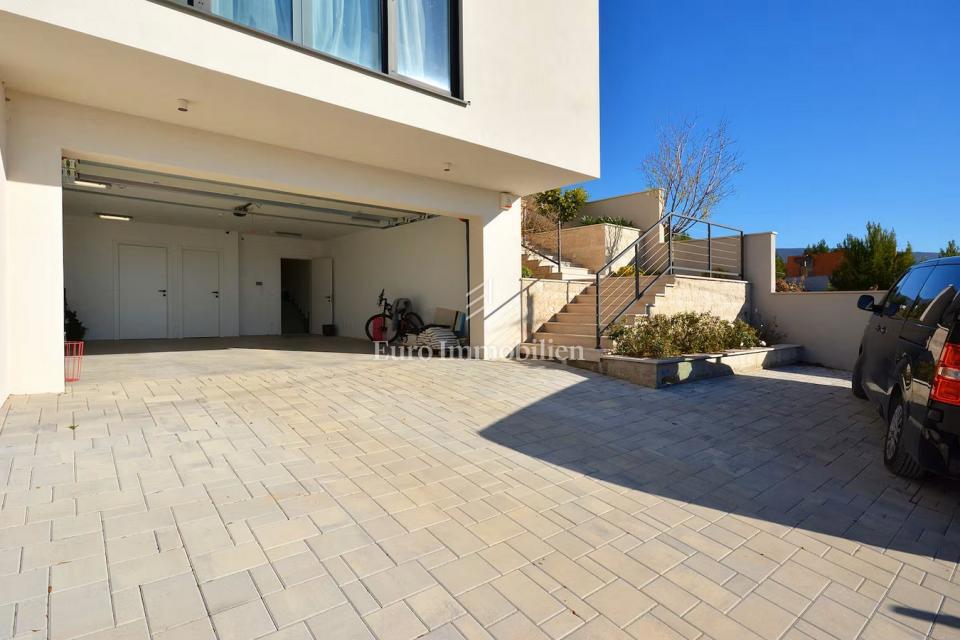 Luksuzna vila z bazenom in panoramskim razgledom