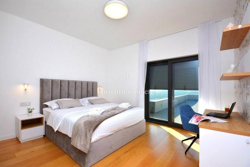 Luksuzna vila z bazenom in panoramskim razgledom