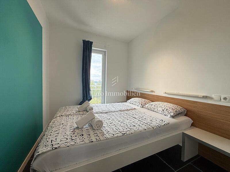 Dva apartmaja prvi red ob morju v Baški Vodi