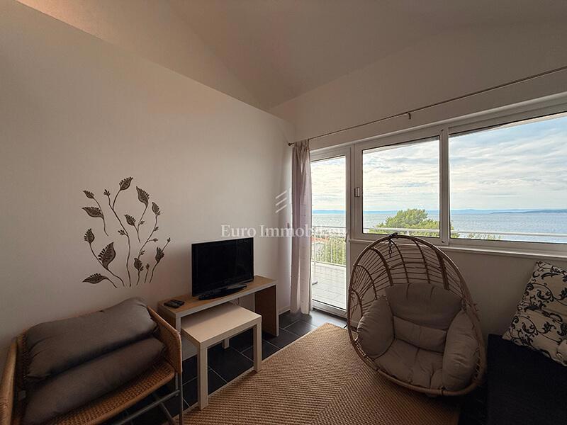 Dva apartmaja prvi red ob morju v Baški Vodi