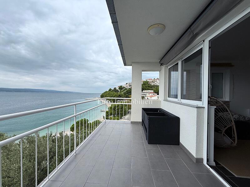 Dva apartmaja prvi red ob morju v Baški Vodi