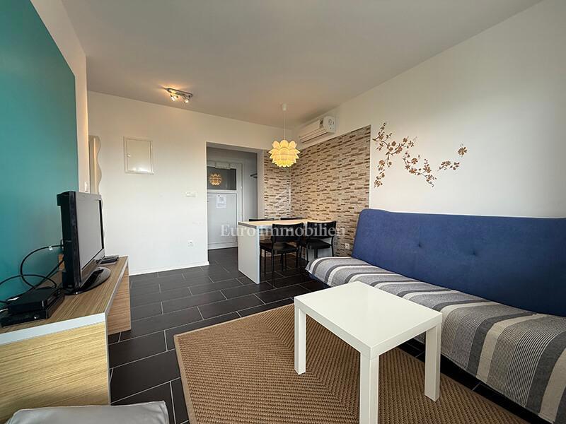 Dva apartmaja prvi red ob morju v Baški Vodi