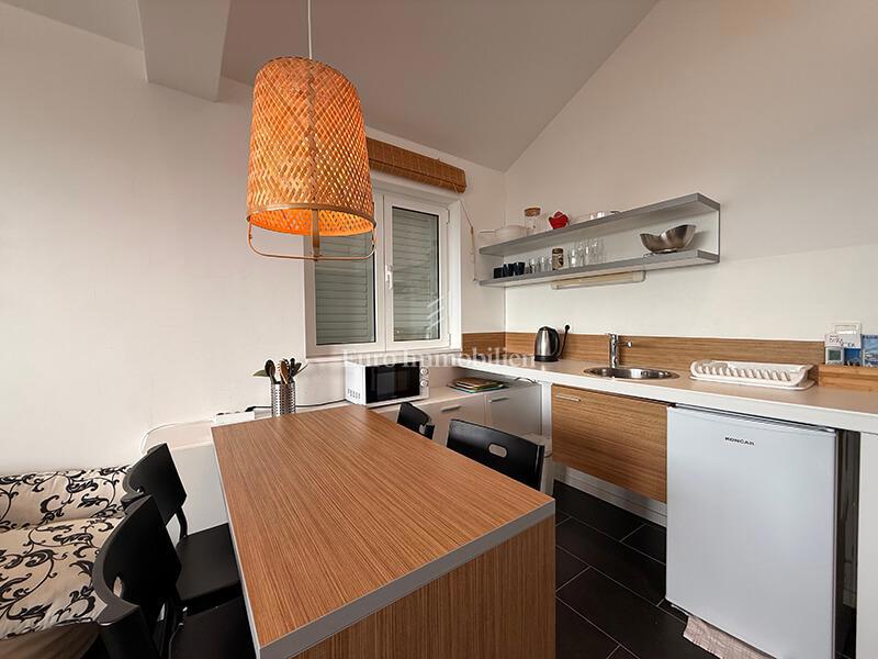 Dva apartmaja prvi red ob morju v Baški Vodi