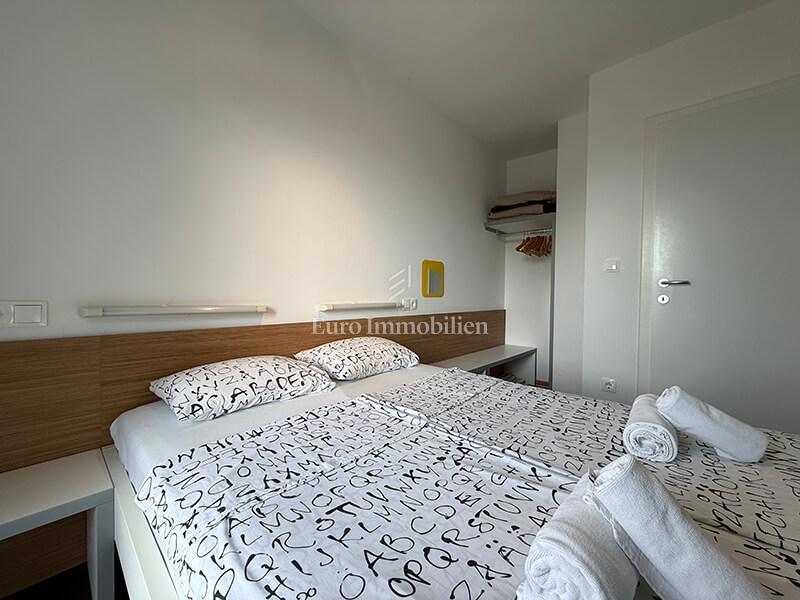 Dva apartmaja prvi red ob morju v Baški Vodi