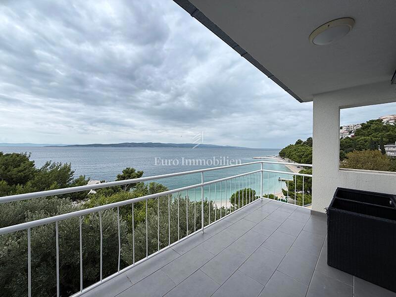 Dva apartmaja prvi red ob morju v Baški Vodi