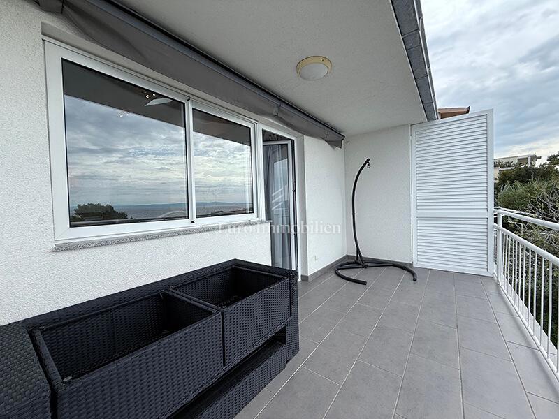 Dva apartmaja prvi red ob morju v Baški Vodi