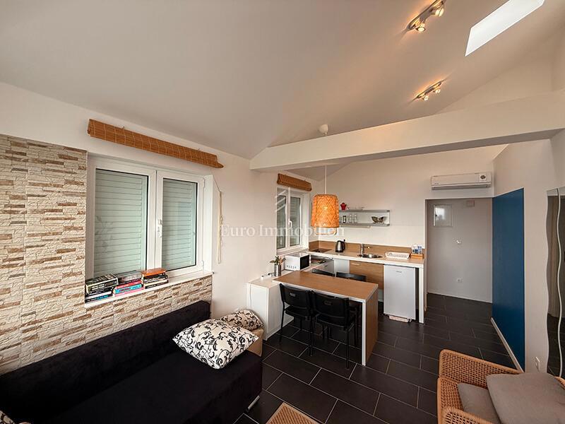 Dva apartmaja prvi red ob morju v Baški Vodi