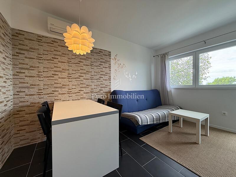 Dva apartmaja prvi red ob morju v Baški Vodi