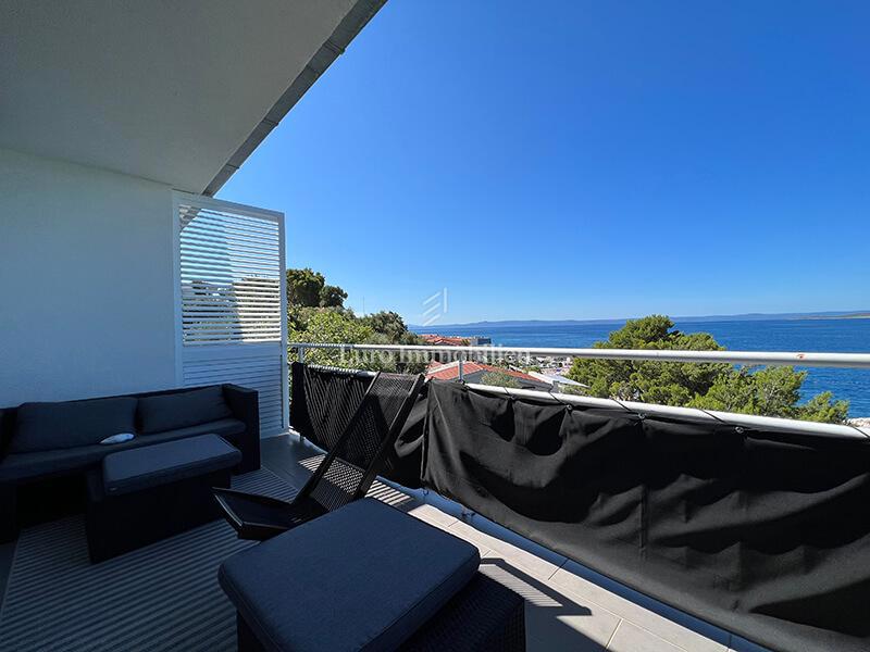 Dva apartmaja prvi red ob morju v Baški Vodi