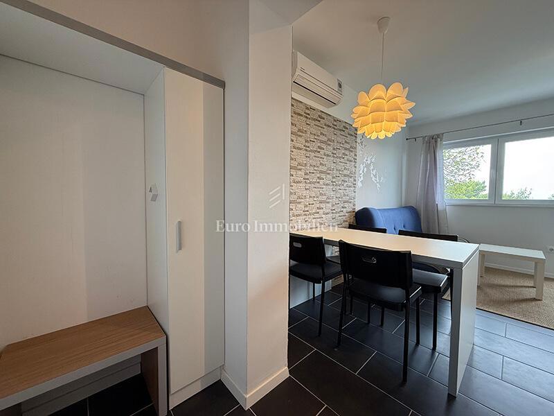 Dva apartmaja prvi red ob morju v Baški Vodi