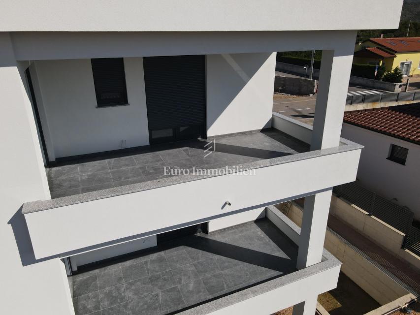 Novogradnja s 3 stanovanji in bazenom, Krasica