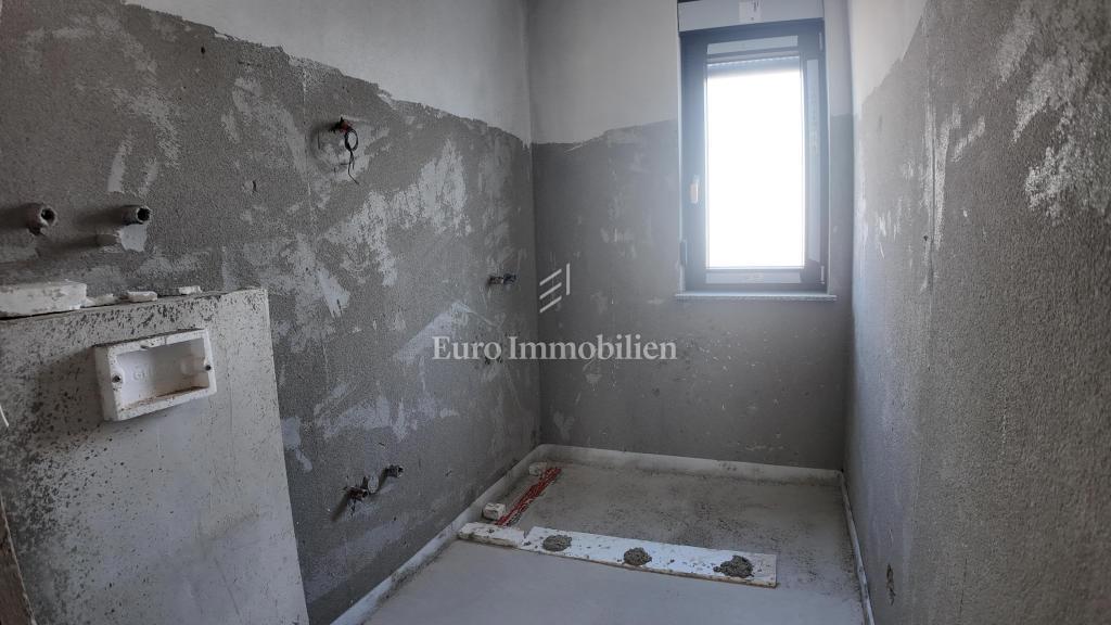 Novogradnja s 3 stanovanji in bazenom, Krasica