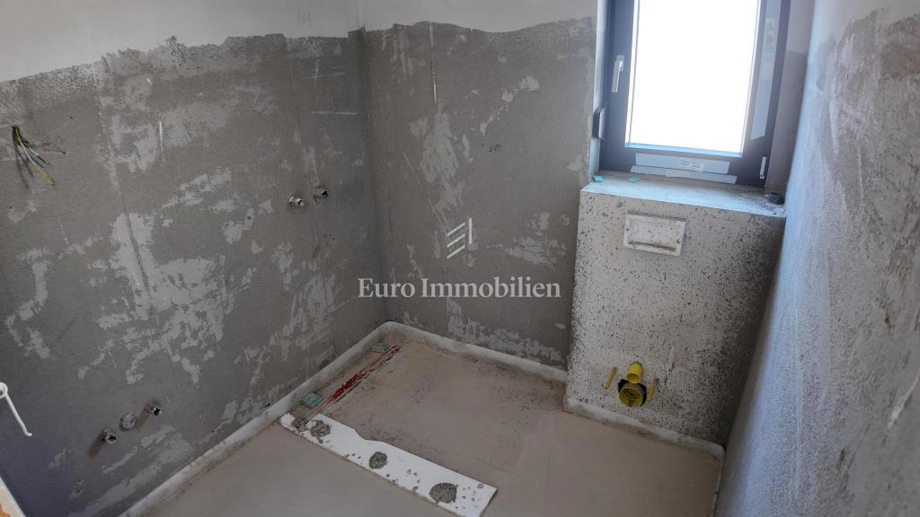 Novogradnja s 3 stanovanji in bazenom, Krasica