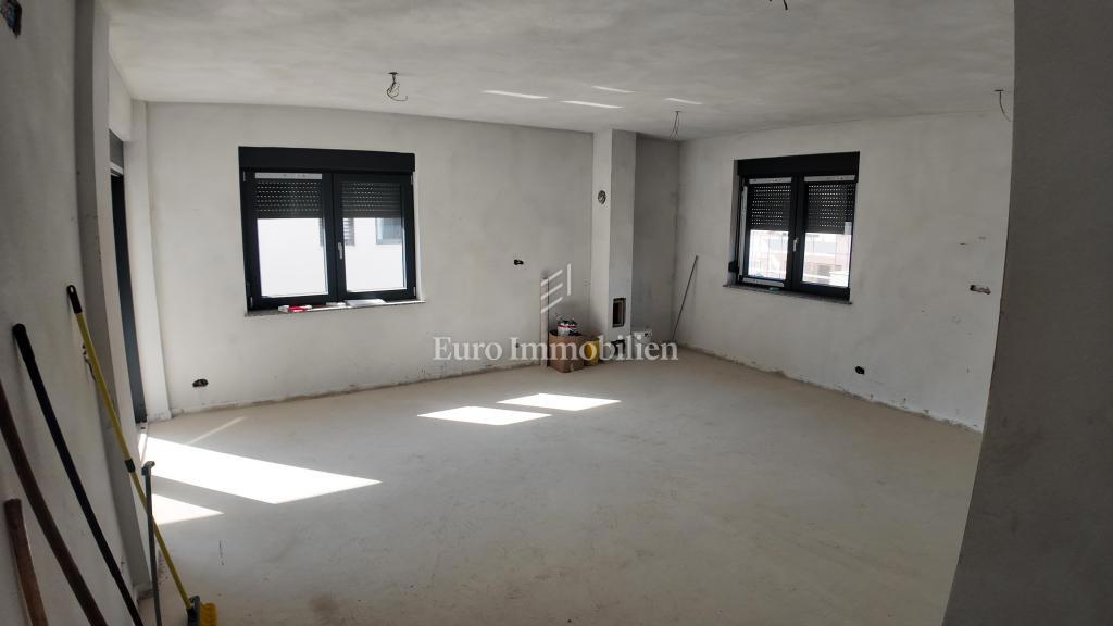 Novogradnja s 3 stanovanji in bazenom, Krasica