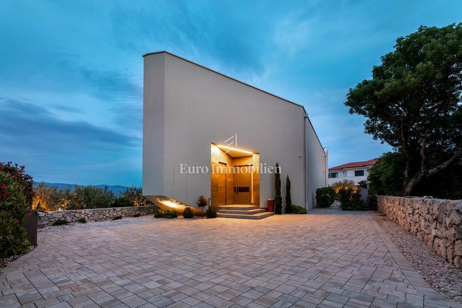 Krk – Luksuzna Moderna Vila z Bazenom in Morjem