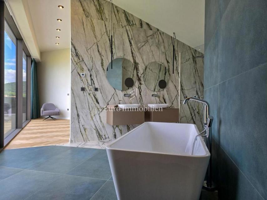 Krk – Luksuzna Moderna Vila z Bazenom in Morjem