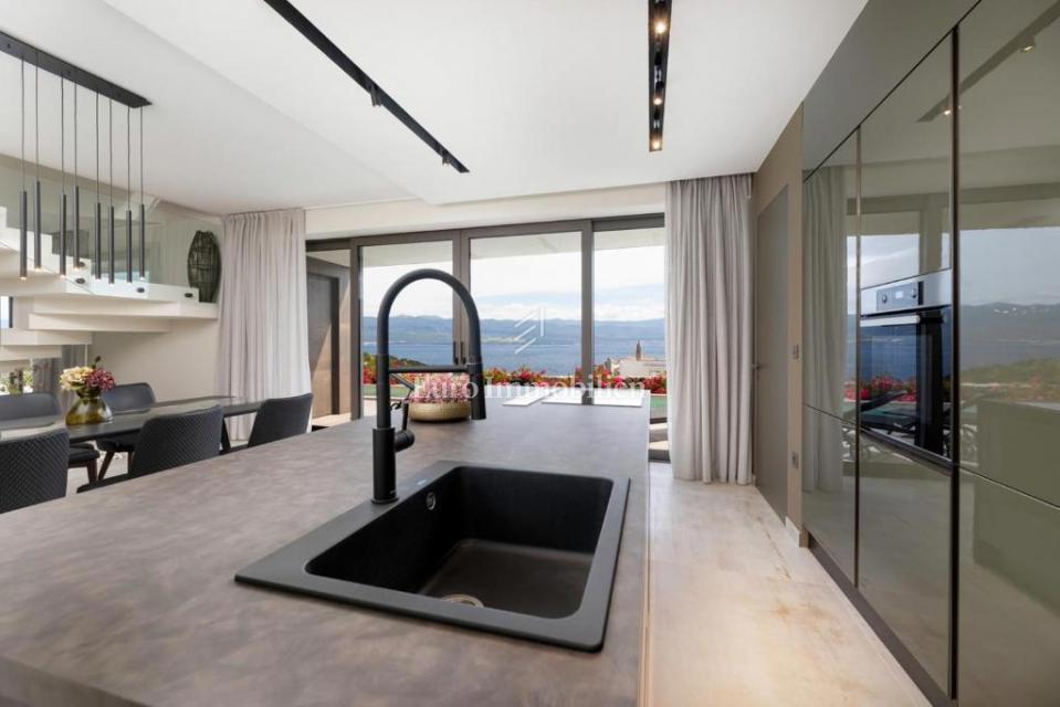 Krk – Luksuzna Moderna Vila z Bazenom in Morjem