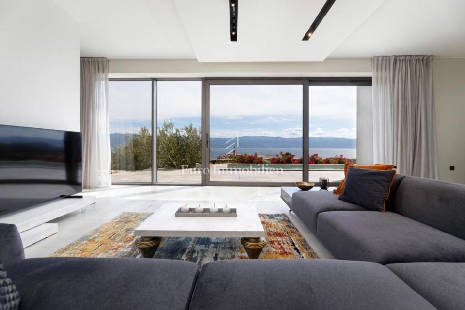 Krk – Luksuzna Moderna Vila z Bazenom in Morjem