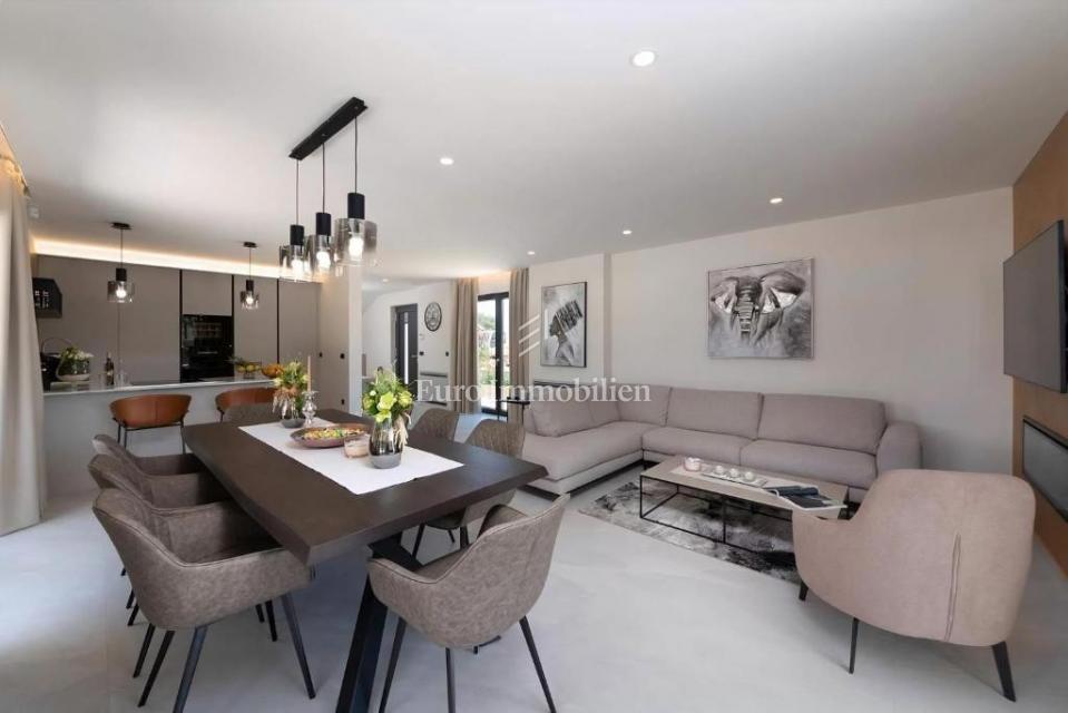 Okolica Poreča – moderna vila z razgledom na morje