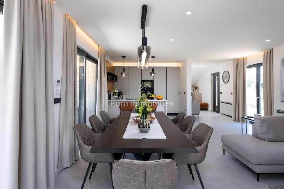 Okolica Poreča – moderna vila z razgledom na morje