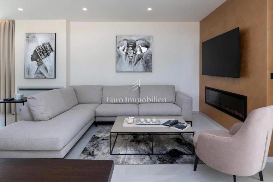 Okolica Poreča – moderna vila z razgledom na morje