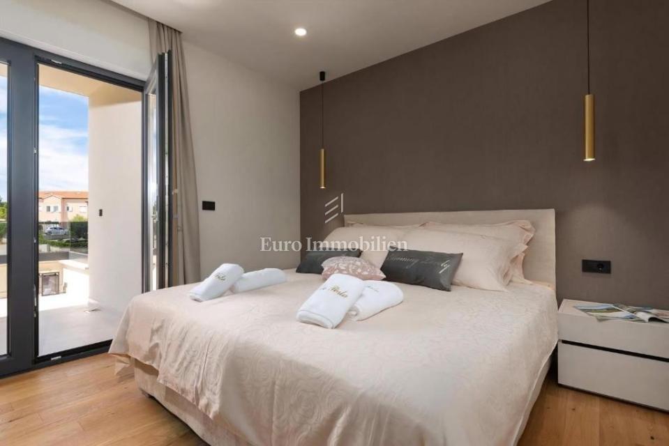 Okolica Poreča – moderna vila z razgledom na morje