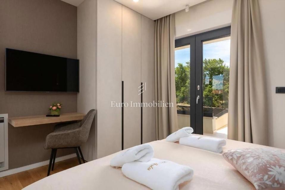 Okolica Poreča – moderna vila z razgledom na morje