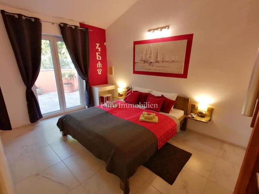 Samostojna hiša v naravi z velikim zemljiščem