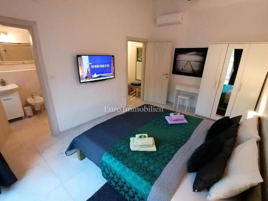 Samostojna hiša v naravi z velikim zemljiščem