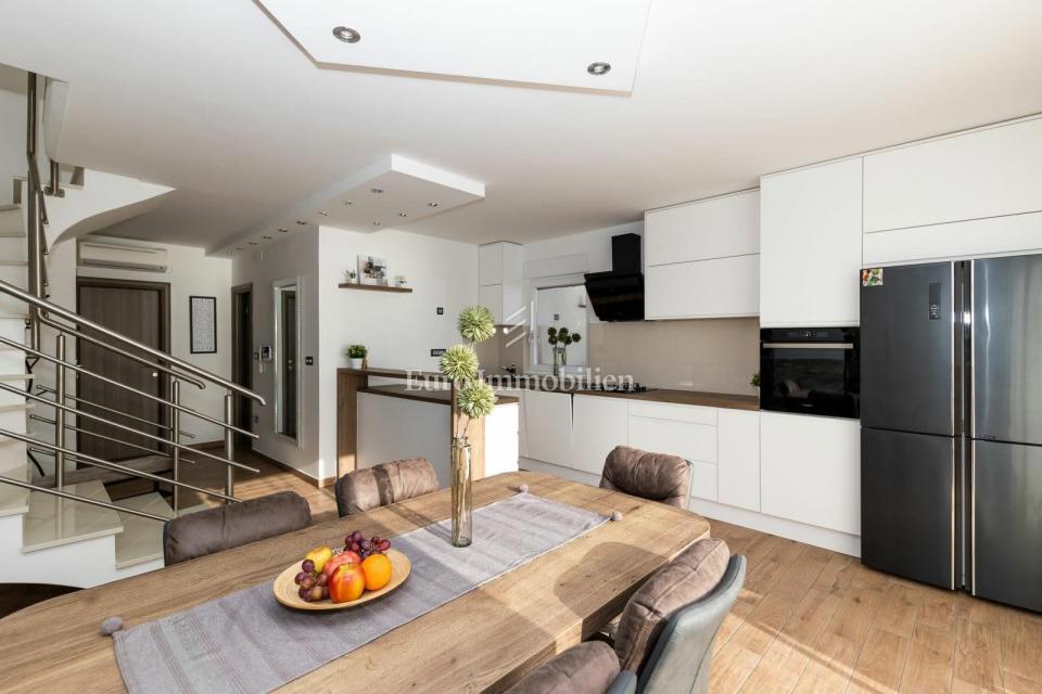 Stanovanje z dvema terasama in pogledom na Kvarner