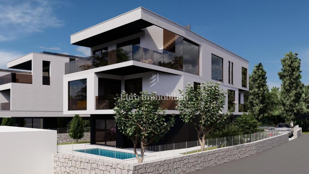 Gradbeno zemljišče s projektno dokumentacijo