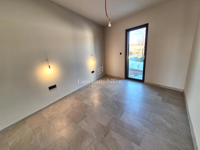 Novogradnja z dvema spalnicama