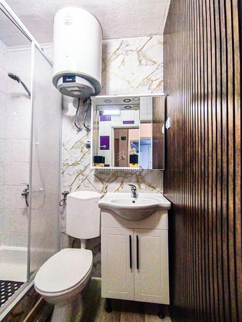 Trosobno stanovanje v centru s pogledom na morje