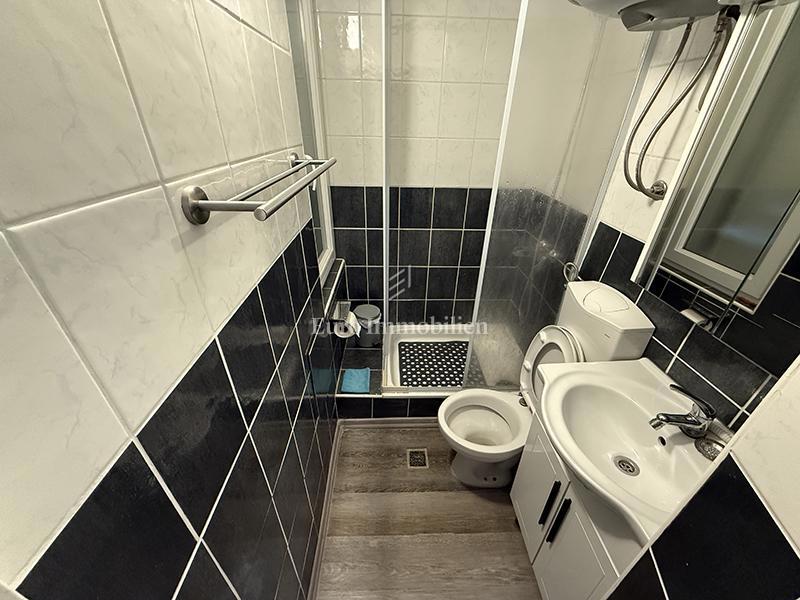 Trosobno stanovanje v centru s pogledom na morje