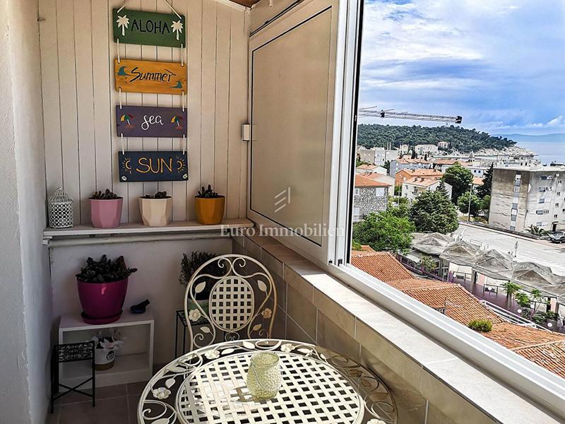 Trosobno stanovanje v centru s pogledom na morje