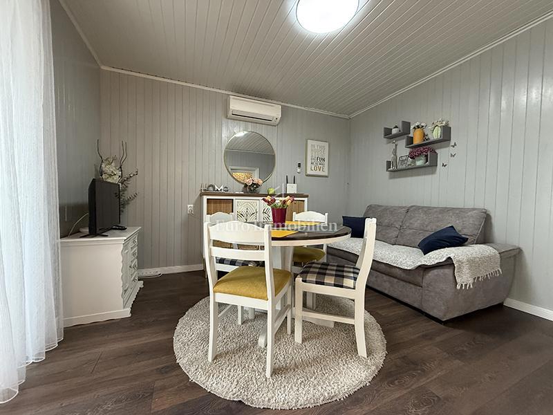 Trosobno stanovanje v centru s pogledom na morje