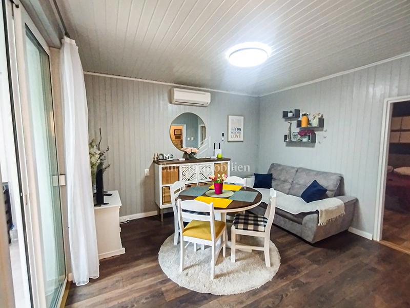 Trosobno stanovanje v centru s pogledom na morje