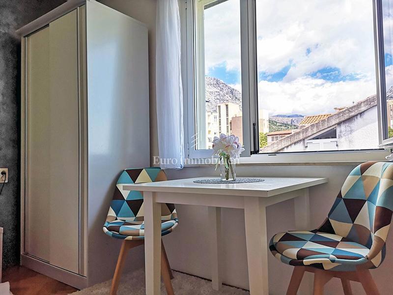 Trosobno stanovanje v centru s pogledom na morje