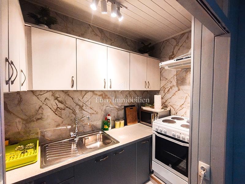 Trosobno stanovanje v centru s pogledom na morje