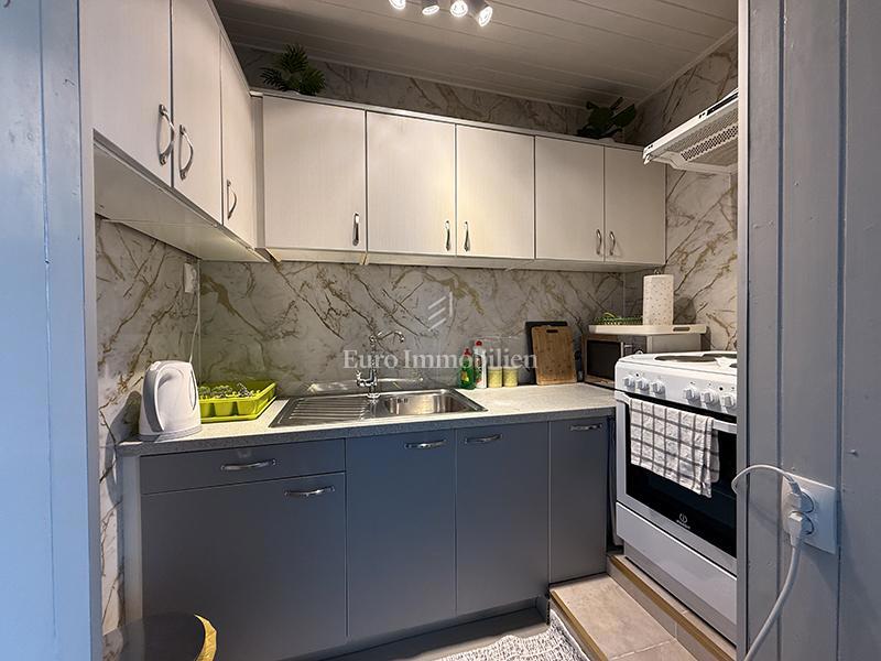 Trosobno stanovanje v centru s pogledom na morje