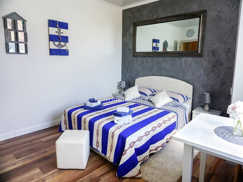 Trosobno stanovanje v centru s pogledom na morje