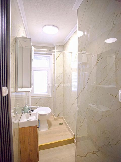 Trosobno stanovanje v centru s pogledom na morje