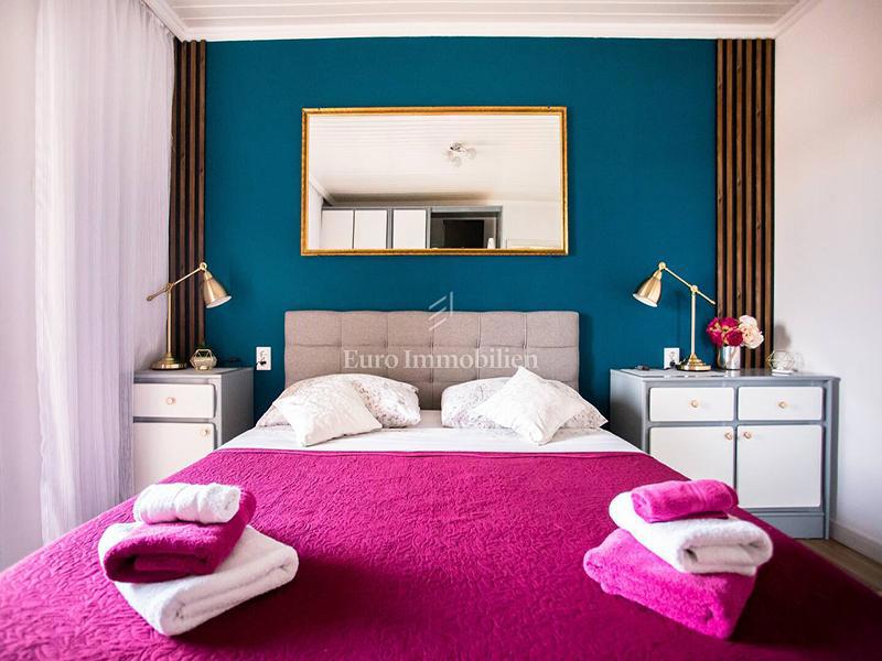 Trosobno stanovanje v centru s pogledom na morje