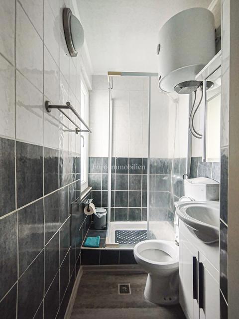 Trosobno stanovanje v centru s pogledom na morje