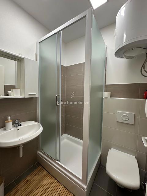 Obnovljena hiša s 5 enotami, prva vrsta do morja