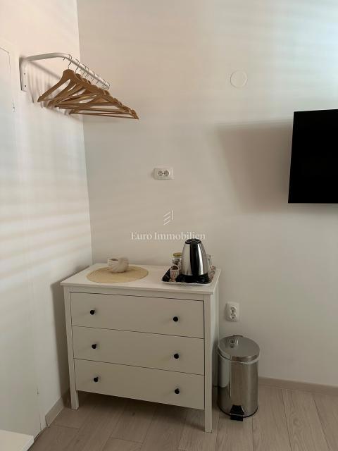 Obnovljena hiša s 5 enotami, prva vrsta do morja