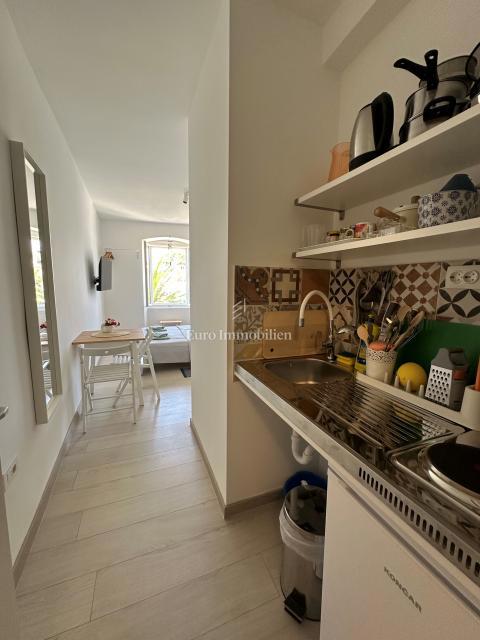 Obnovljena hiša s 5 enotami, prva vrsta do morja